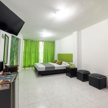 Hotel Paradise Lleras 메딜린 외부 사진