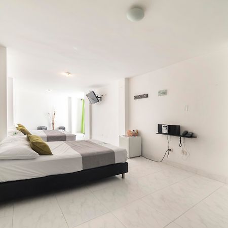 Hotel Paradise Lleras 메딜린 외부 사진