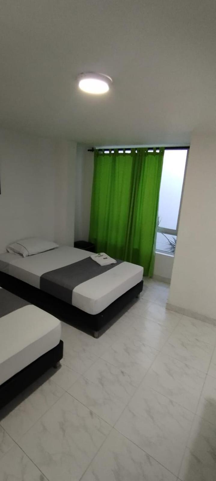 Hotel Paradise Lleras 메딜린 외부 사진
