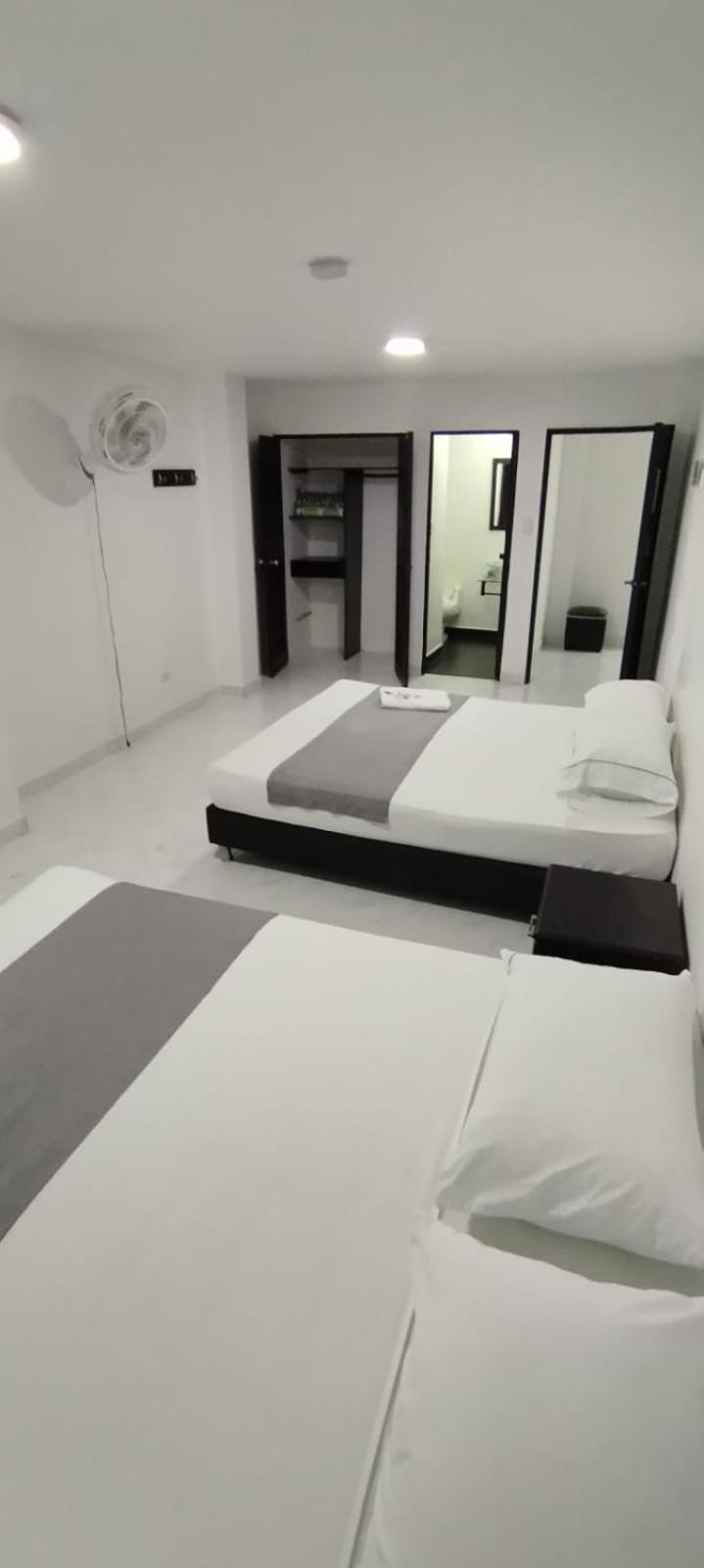 Hotel Paradise Lleras 메딜린 외부 사진