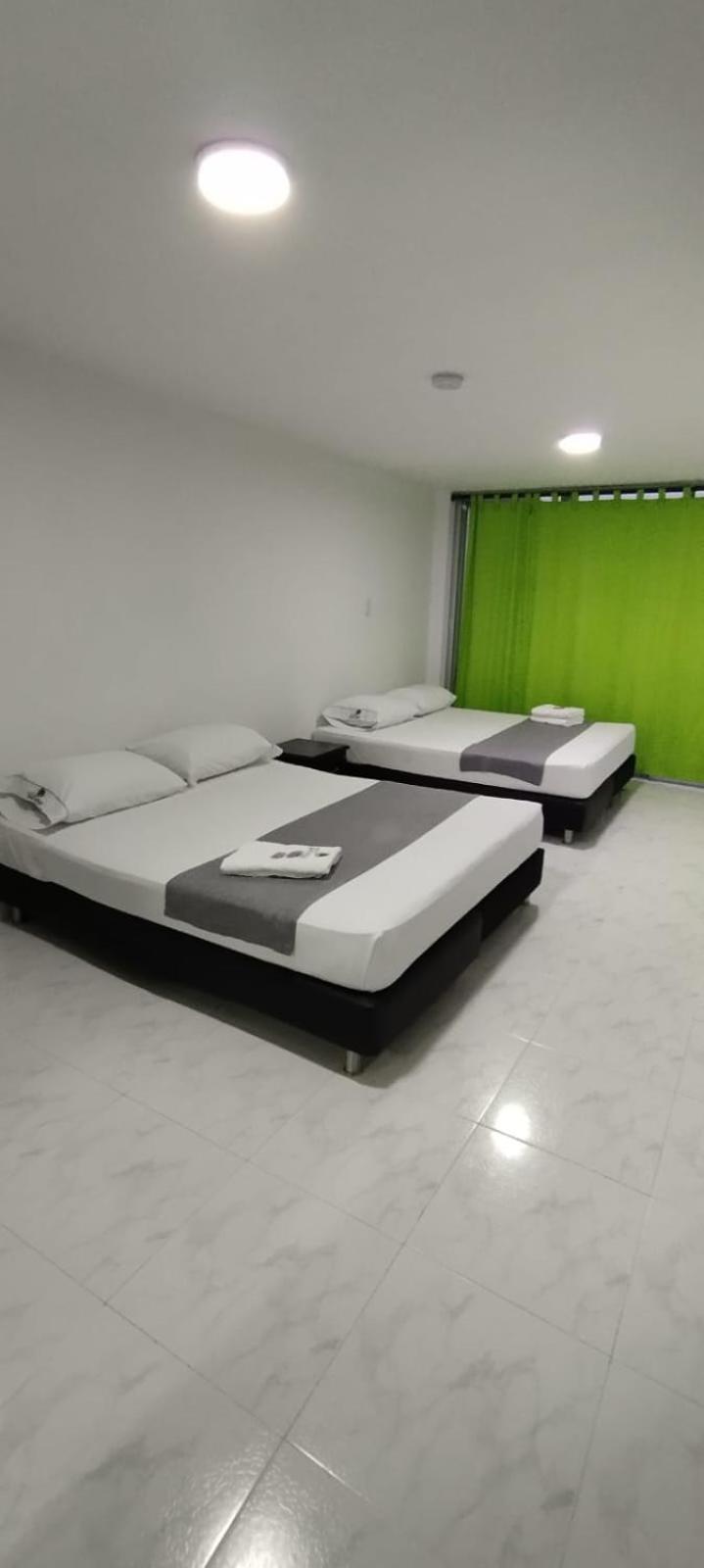 Hotel Paradise Lleras 메딜린 외부 사진