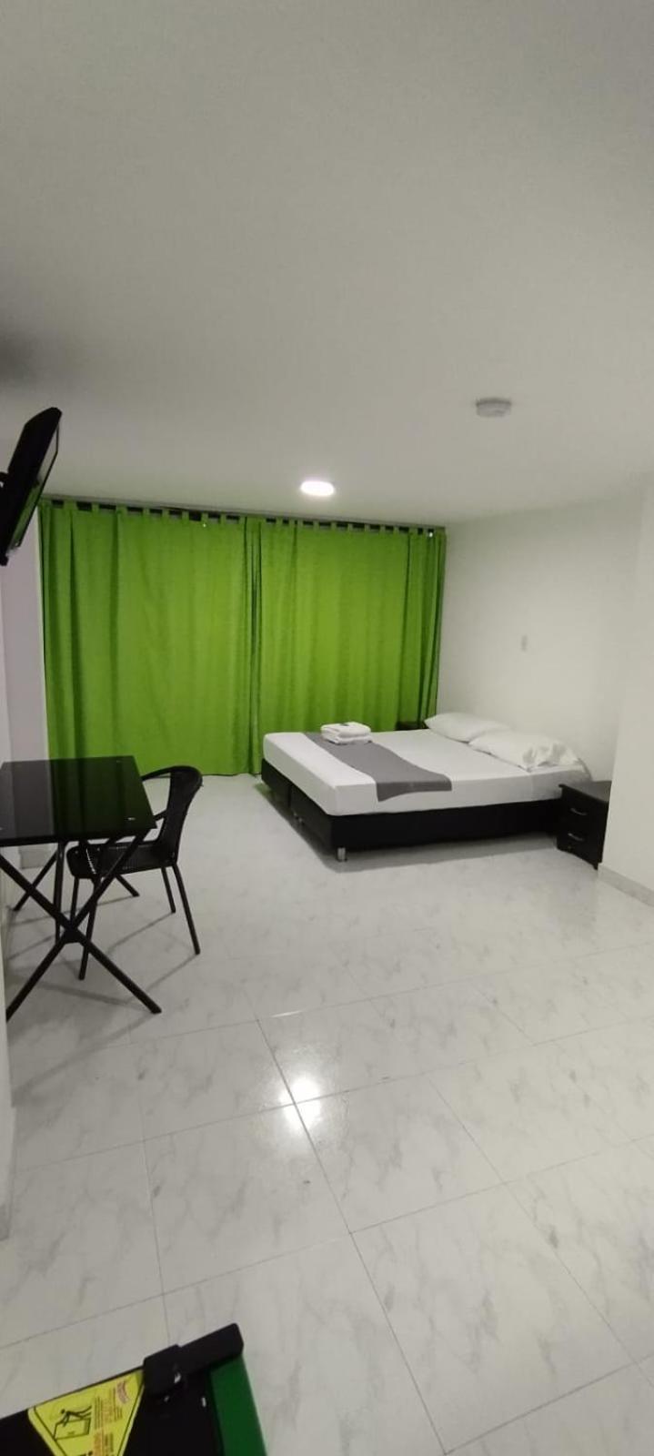 Hotel Paradise Lleras 메딜린 외부 사진