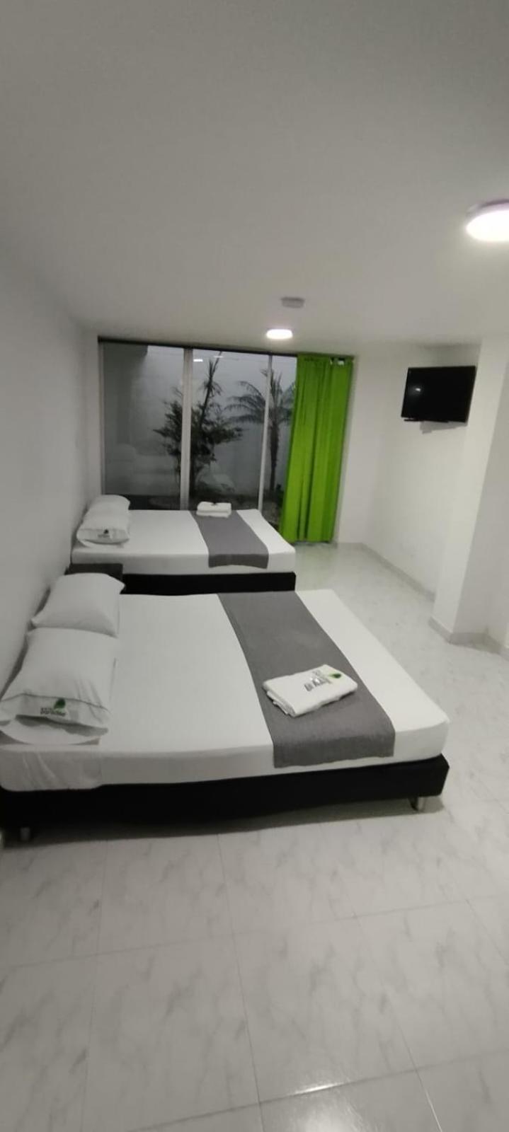 Hotel Paradise Lleras 메딜린 외부 사진