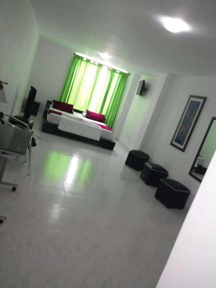 Hotel Paradise Lleras 메딜린 외부 사진