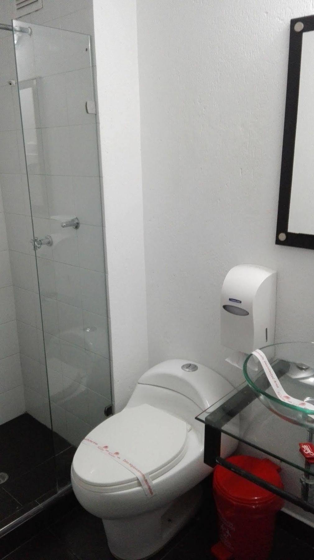 Hotel Paradise Lleras 메딜린 외부 사진