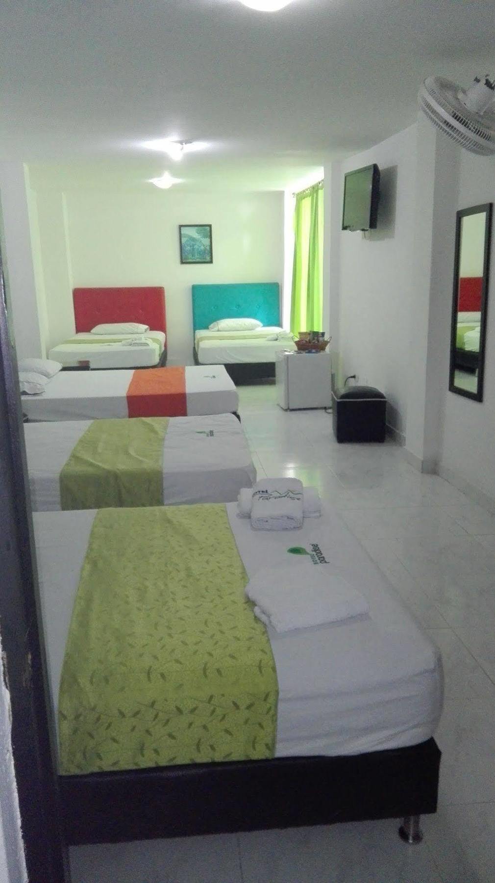 Hotel Paradise Lleras 메딜린 외부 사진
