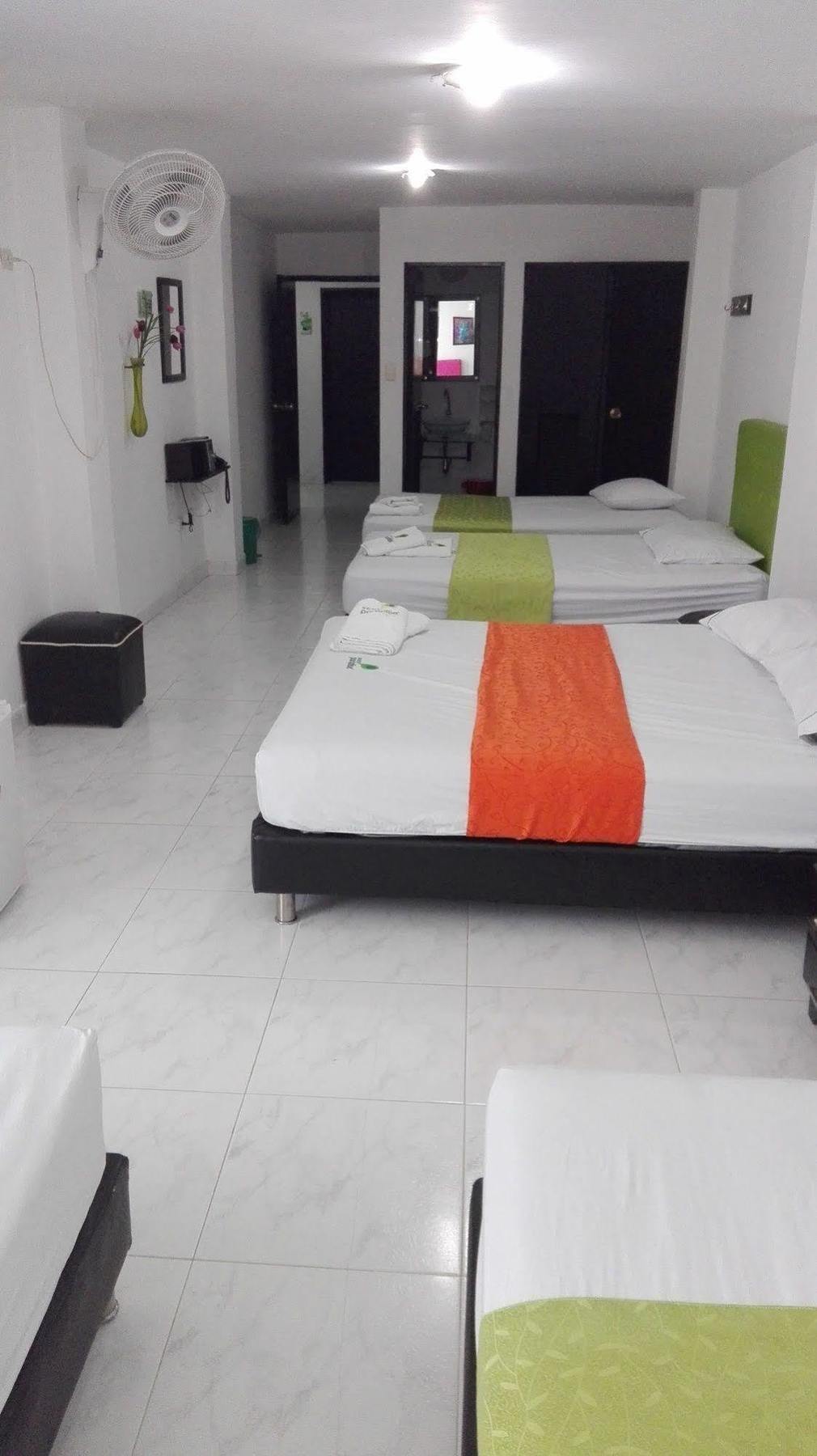 Hotel Paradise Lleras 메딜린 외부 사진