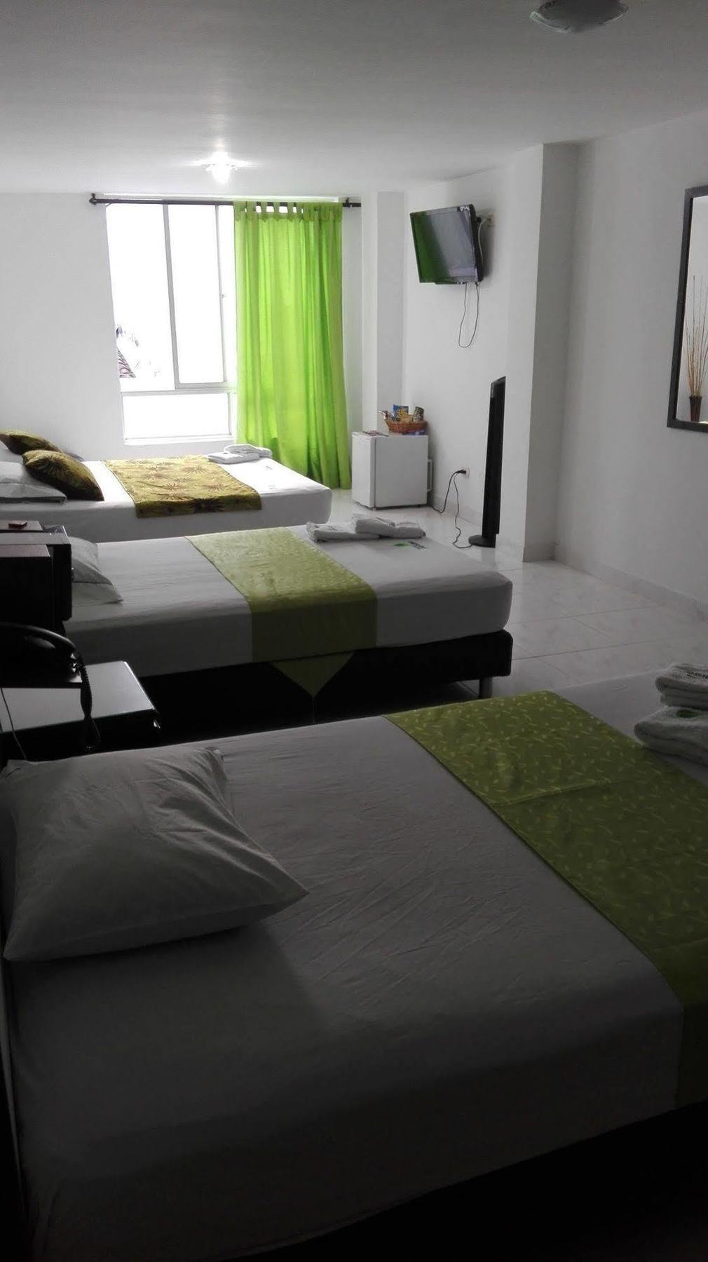 Hotel Paradise Lleras 메딜린 외부 사진