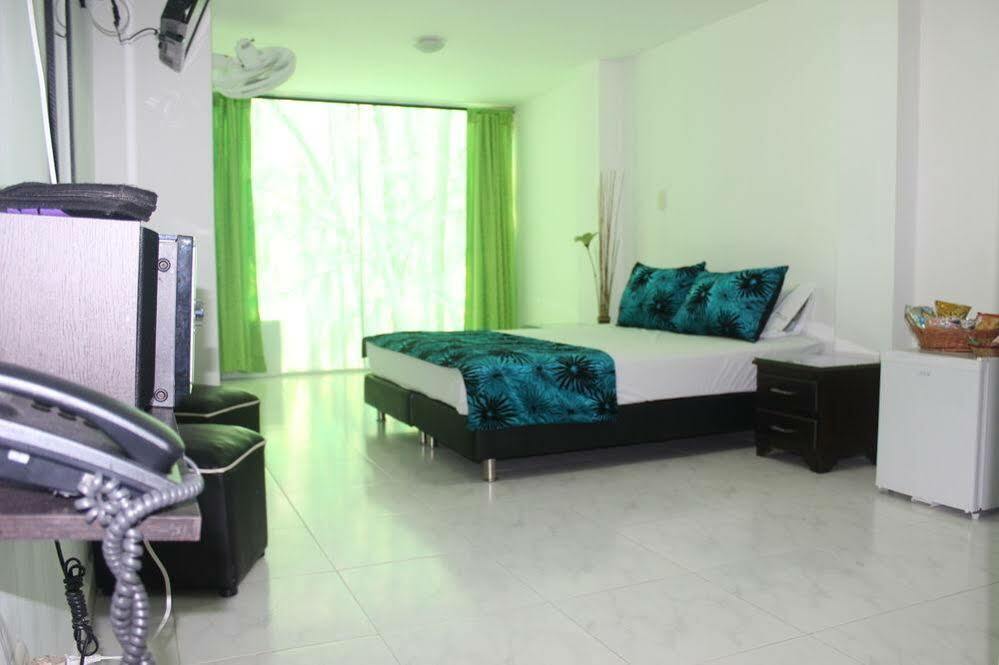 Hotel Paradise Lleras 메딜린 외부 사진